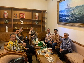 Pertemuan dengan delegasi Induk Koperasi Pondok Pesantren Pertemuan dengan delegasi Induk Koperasi Pondok Pesantren