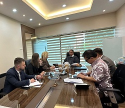 Tentang pertemuan dengan Deputi Bidang Koordinasi Kerja Sama Ekonomi Internasional Kementerian Koordinator Bidang Perekonomian Indonesia Tentang pertemuan dengan Deputi Bidang Koordinasi Kerja Sama Ekonomi Internasional Kementerian Koordinator Bidang Perekonomian Indonesia