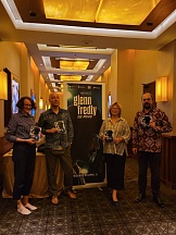 Tentang menonton film-film dalam bahasa Indonesia Tentang menonton film-film dalam bahasa Indonesia